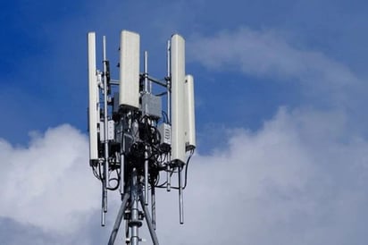 La policía detuvo el martes a tres sospechosos de atacar cuatro antenas de telefonía con el argumento de que “propagan el coronavirus” durante una noche de disturbios en una población del oriente de Bolivia que en las últimas semanas fue escenario de protestas contra la cuarentena. (ESPECIAL) 
