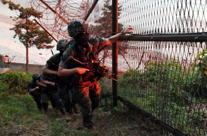 El anuncio se dio a conocer un día después de que hizo estallar una oficina de enlace intercoreana, ubicada justo al norte de la frontera, en una nueva escalada en las tensiones entre los países rivales.
(EFE)