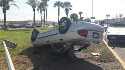 El automóvil siniestrado es un Nissan Sentra, modelo 2005, color gris, el cual portaba placas de circulación del estado de Durango. 
(EL SIGLO DE TORREÓN)