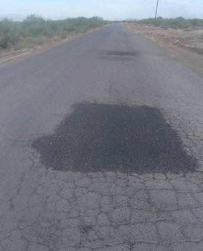 Después del bacheo que ha iniciado la SCT iniciará el recarpeteo, algo muy necesario en este camino, pues vienen épocas de lluvia y las condiciones son muy malas.
(EL SIGLO DE TORREÓN)