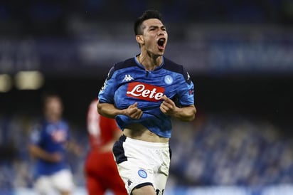 Pasan los días y la agonía de Hirving Lozano en el Napoli se reduce a que llegue la oferta oficial de un equipo para que pueda salir. (ARCHIVO)