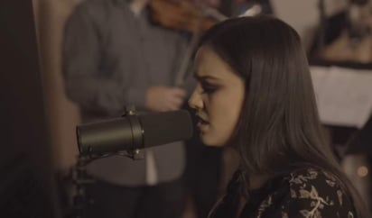 Tal y como lo dijo en su momento a una televisora hispana, Sara Sosa le cumplió la promesa a su fallecido papá José José de lanzarse como cantante, por lo que el día de ayer lanzó un tributo musical por Youtube. (ESPECIAL) 
