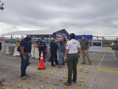 El intercambio de detenidos se realizó minutos después de las dos de la tarde de este martes 23 de junio del año en curso, en el que participaron elementos de diversas corporaciones y dependencias, de ambas naciones. (EL SIGLO COAHUILA)