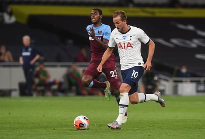 Harry Kane apareció para marcar el segundo gol del Tottenham, que derrotó 2-0 al West Ham, y se acercó a puestos europeos. (EFE)