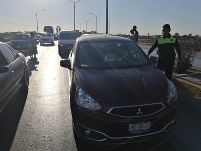 Las unidades involucradas resultaron con daños materiales. (EL SIGLO DE TORREÓN)