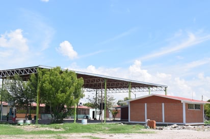 Durante la temporada de verano, una parte de las escuelas públicas tiene problemas con el suministro del agua potable. (EL SIGLO DE TORREÓN)