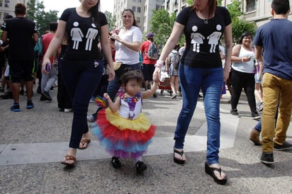 En el mes de febrero de 2014 aprueban adopción a propuesta del entonces gobernador Rubén Moreira. Esto tras la lucha legal de dos mujeres que se había casado en el Distrito federal, hoy Ciudad de México.