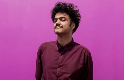 Alexandre Santiago Ferreira Peguero es un cantautor,
productor, ingeniero de sonido y músico independiente de pop/rock Dominicano. Estuvo nominado como “Mejor Nuevo Artista” en el año 2018 en los premios Latin Grammy. (ESPECIAL) 
