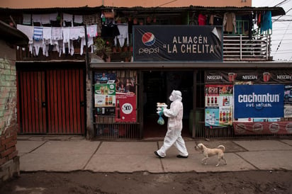 Chile registró este viernes 4,296 nuevos casos de coronavirus, llevando el total de contagios a 263,360, mientras que con 165 decesos notificados por el Registro Civil en las últimas 24 horas el país eleva la cifra de fallecidos a 5,068 personas. (ARCHIVO) 