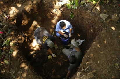 Una corte de instrucción de El Salvador juramentó este viernes como peritos a dos expertos en archivos en el proceso penal por la masacre de unos mil campesinos en 1981 en El Mozote (noreste), con lo que se prepara para buscar en varios cuarteles del Ejército archivos militares relacionados con este crimen de lesa humanidad. (ARCHIVO)