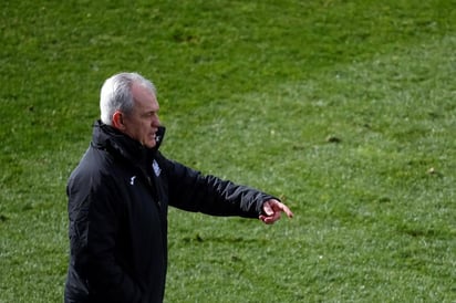 El Leganés del técnico mexicano Javier Aguirre, está obligado a derrotar hoy al Osasuna, para tomar respiro en la zona de descenso.