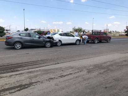 Las unidades que participaron en el accidente vial resultaron con daños materiales de consideración.