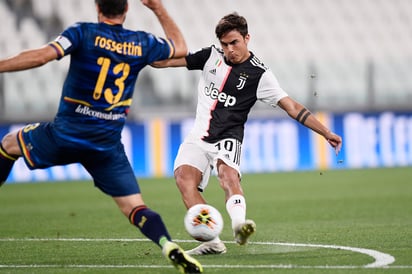 Paulo Dybala dispara de fuera del área para marcar un golazo y poner el frente a la Juventus.