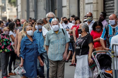 El acuerdo anunciado este sábado compromete a Brasil con un desembolso de 288 mdd por las primeras 100 millones de dosis. (EFE) 