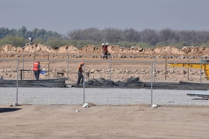 El gobernador Miguel Riquelme ha dicho que también se harán otros proyectos como los Centros de Gobierno de Saltillo, Torreon, Monclova, Piedras Negras y la región Carbonífera.