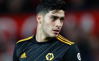 Mientras grandes europeos siguen a Raúl Jiménez, quien goza de una buena campaña con el Wolverhampton, el exfutbolista Joe Cole le recomendó al mexicano mantenerse en la Premier League, porque su calidad va en ascenso. (CORTESÍA)