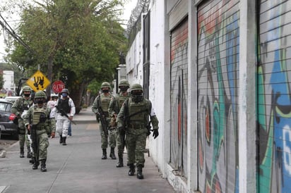 A un año del inicio de actividades de la Guardia Nacional, la corporación se ha tornado cada vez más militar que civil, reprocharon especialistas. (ARCHIVO)