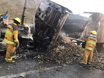 El personal del departamento de Bomberos acudió al lugar para sofocar el fuego.