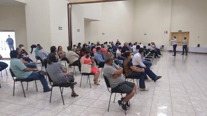 Tal y como se realizó en los municipios de Monclova y Torreón, esta semana comenzará a implementarse en la región norte de Coahuila el programa de georreferencia de pacientes positivos a COVID-19 y que tiene como objetivo identificar en microregiones los sitios donde se localizan los pacientes, además de darles un seguimiento puntual para disminuir su movilidad y también para darles un tipo de acompañamiento a distancia. (RENÉ ARELLANO)