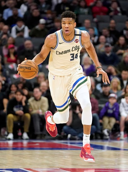 Gainnis Antetokounmpo, jugador de los Bucks de Milwaukee, dijo que este sería 'el campeonato más difícil que podrías ganar', debido a todas las circunstancias que han rodeado a la temporada. (ARCHIVO)