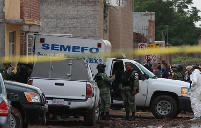 Senadores de Acción Nacional emplazaron al presidente Andrés Manuel López Obrador a ir a Irapuato, Guanajuato, a dar la cara a las familias de las víctimas de la masacre ocurrida en un centro de rehabilitación de adictos al consumo de drogas, y que se aplique todo el peso del Estado para dar con los asesinos, sin duda, del crimen organizado. (EFE)