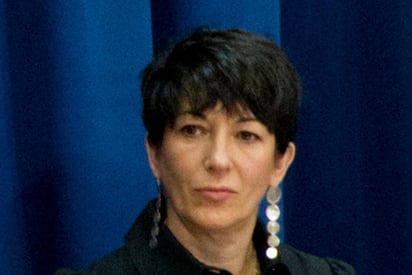 La británica Ghislaine Maxwell, socia del fallecido magnate Jeffrey Epstein y que fue detenida este jueves en el estado de New Hampshire (EUA), será trasladada a Nueva York para responder ante la Justicia por su supuesta participación en la trama de abusos sexuales a menores en torno al financiero, que se suicidó en prisión el pasado año. (EFE)