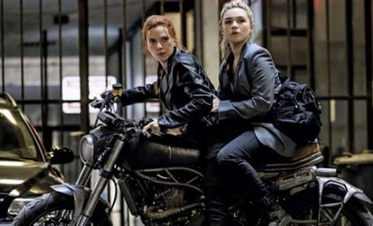 La directora de la futura entrega de Marvel Black Widow, Cate Shortland, ha sugerido que la actriz Scarlett Johansson pasará el 'testigo' a su compañera de reparto Florence Pugh en esa cinta. (ESPECIAL) 
