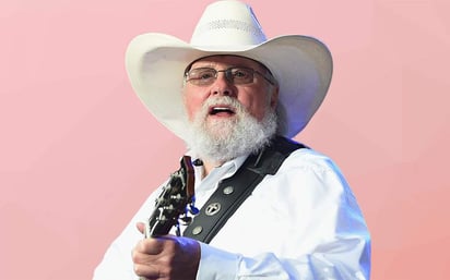 El cantante de música country Charlie Daniels, uno de los más respetados del género, falleció ayer lunes a los 83 años en la localidad de Hermitage (Tennessee, EUA.), informaron medios de comunicación locales. (ESPECIAL) 