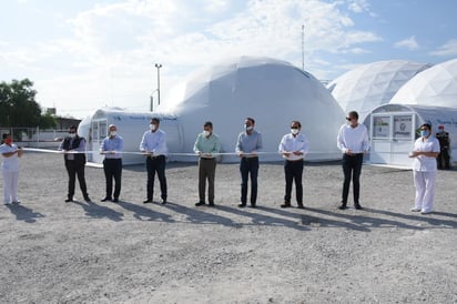 El Hospital Móvil II fue inaugurado este martes por el gobernador del Estado Miguel Ángel Riquelme Solís, por el alcalde Jesús Alfredo Paredes López, el representante de la Fundación Moises Itzkowich, Luis Miguel López Bravo y el delegado del IMSS Leopoldo Santillán. (EL SIGLO COAHUILA)