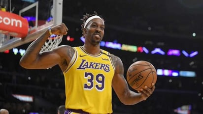 El centro de los Lakers de Los Ángeles y una de las estrellas del equipo, Dwight Howard, confirmó que jugará en el reinicio de la temporada de la NBA. (CORTESÍA)