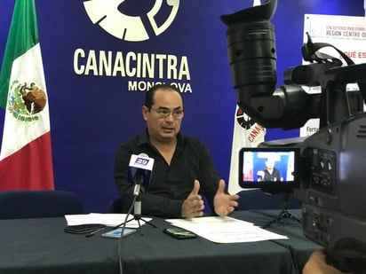 El presidente en Monclova del organismo que representa a los industriales, Rolando Rivero Ceballos, explicó que los recursos gestionados por el gobierno estatal ante el gobierno federal fueron canalizados por Nacional Financiera, que a su vez los pasó a la banca privada, que aplica políticas ahora más estrictas, como si el objetivo sea negar los créditos.
(EL SIGLO DE TORREÓN)