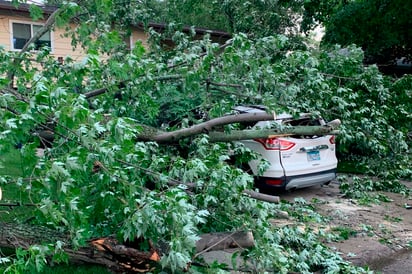 Causaron al menos un tornado poderoso que dañó granjas, dejando una persona muerta y dos heridas en el oeste de Minnesota. (AP)