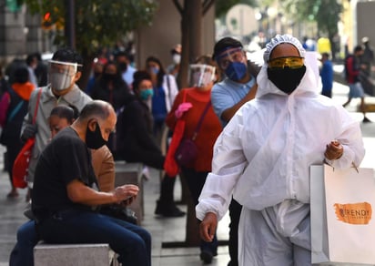 Para hacer frente a la contingencia sanitaria provocada por la pandemia de COVID-19, el Instituto Mexicano del Seguro Social (IMSS) de la representación de Nuevo León, cuenta con el laboratorio de biología molecular, que tiene capacidad para realizar 800 pruebas diarias del tipo PCR, para detectar el virus SARS-CoV-2. (ARCHIVO)