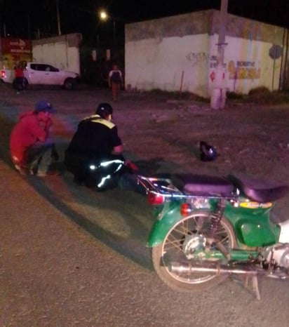 Los hechos se registraron cerca de las 21:30 horas del viernes en el cruce del bulevar Ejército Mexicano y la calle México 91 de dicho sector habitacional.
(EL SIGLO DE TORREÓN)