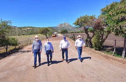 El gobernador de Durango, José Rosas Aispuro Torres, realizó una gira de trabajo por el municipio de Nuevo Ideal. (CORTESÍA) 