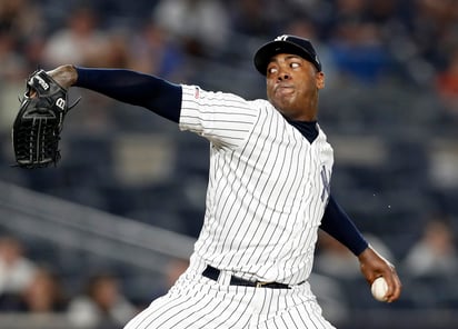 El relevista Aroldis Chapman presenta síntomas leves. (ARCHIVO)