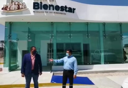 El delegado del Gobierno federal en Coahuila, Reyes Flores Hurtado, así como el alcalde Jonathan Ávalos Rodríguez, realizaron una visita de supervisión al lugar donde se erige la obra. (EL SIGLO DE TORREÓN)