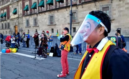 'La gente que nos ve en las calles, en el transporte público necesita diversión, música, esparcimiento ', señaló Skatiny.
(EL UNIVERSAL)