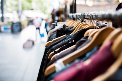 La ropa de segunda mano gana terrero entre los fashionistas. (ESPECIAL)