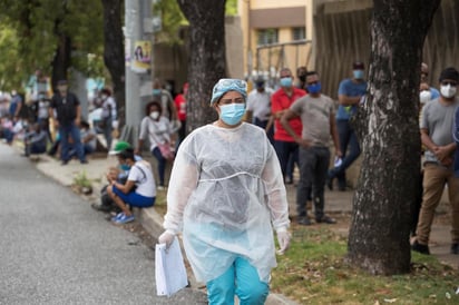 El conteo de la Universidad Johns Hopkins presentó que ya se superaron los 13 millones de casos de COVID-19, enfermedad causada por nuevo coronavirus SARS-CoV-2 en el mundo. (EFE)