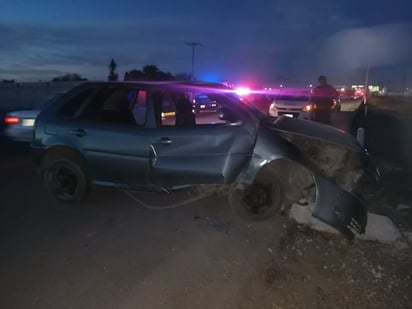 El menor lesionado viajaba en un vehículo sedán de color gris cuando ocurrió el accidente. (EL SIGLO DE TORREÓN)