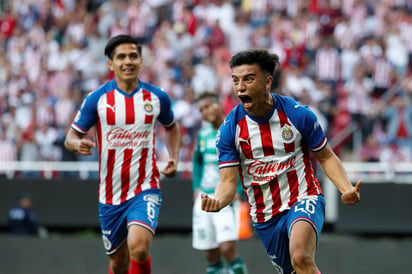 'El Nene' no titubeó al momento de mencionar en los clubes que jamás jugaría: 'No iría porque amo mucho a Chivas y no quiero jugar ni en Atlas ni en América'. (ARCHIVO)