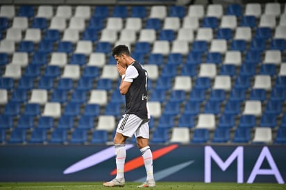 Cristiano Ronaldo se lamenta tras fallar una opción clara, en el empate de la Juventus 3-3 con Sassuolo. (AP)