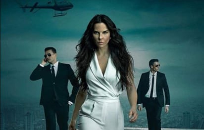 La artista mexicana Kate del Castillo reveló que prepara con la cadena Telemundo y el escritor español Arturo Pérez Reverte una tercera temporada de La reina del sur. (ESPECIAL) 