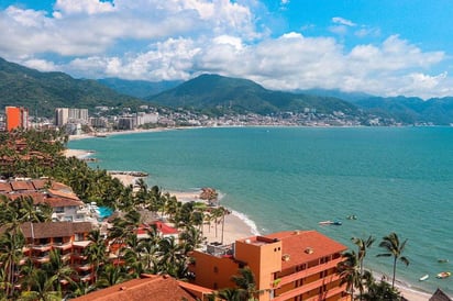 uerto Vallarta se ha convertido, según encuestas hechas por agencias de viajes, en uno de los destinos playeros favoritos para vacacionar por parte de extranjeros y nacionales. (ESPECIAL)