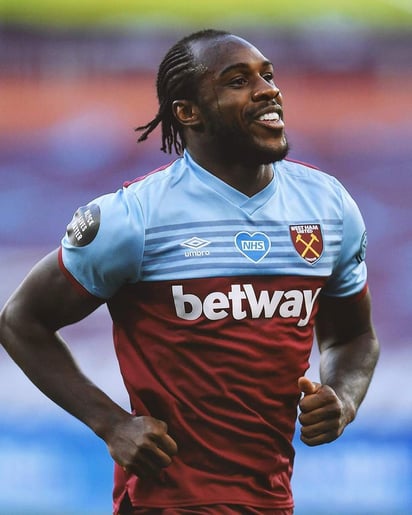 Michail Antonio consiguió su sexto gol en cinco encuentros y el West Ham aseguró prácticamente la permanencia en la Liga Premier inglesa. (ESPECIAL)