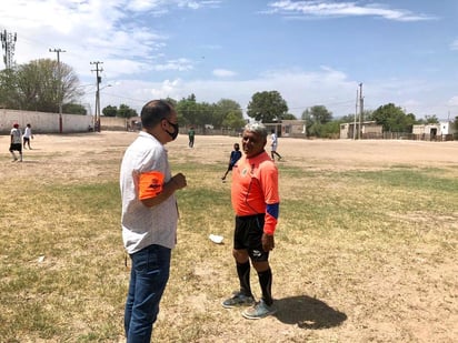 Los hechos se registraron en los ejidos Santa Fe y Buen Abrigo, donde los agentes dispersaron a los espectadores que no respetaban las normas de salubridad que buscan prevenir los contagios de COVID-19.
(EL SIGLO DE TORREÓN)