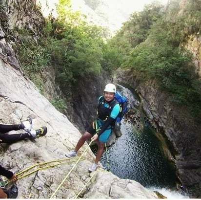 Al Rolando le gustaban mucho los deportes extremos como escalar y entre sus pasiones destacaba viajar. (CORTESÍA)
