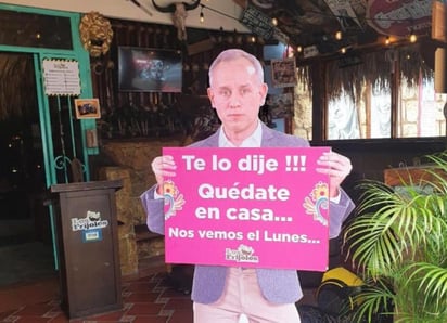 'Yo te dije, quédate en casa!! Nos vemos el lunes', se lee en uno de los anuncios. (FACEBOOK) 