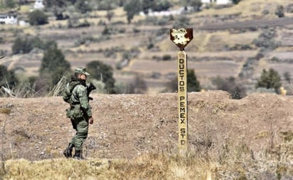 El Ejército aseguró 15 mil 700 litros de combustible y 18 mil litros de aceite crudo, en acciones conjuntas con la Subdirección de Salvaguardia Estratégica de Pemex, en los estados de Coahuila, Hidalgo, Nuevo León y Tabasco. (CORTESÍA)